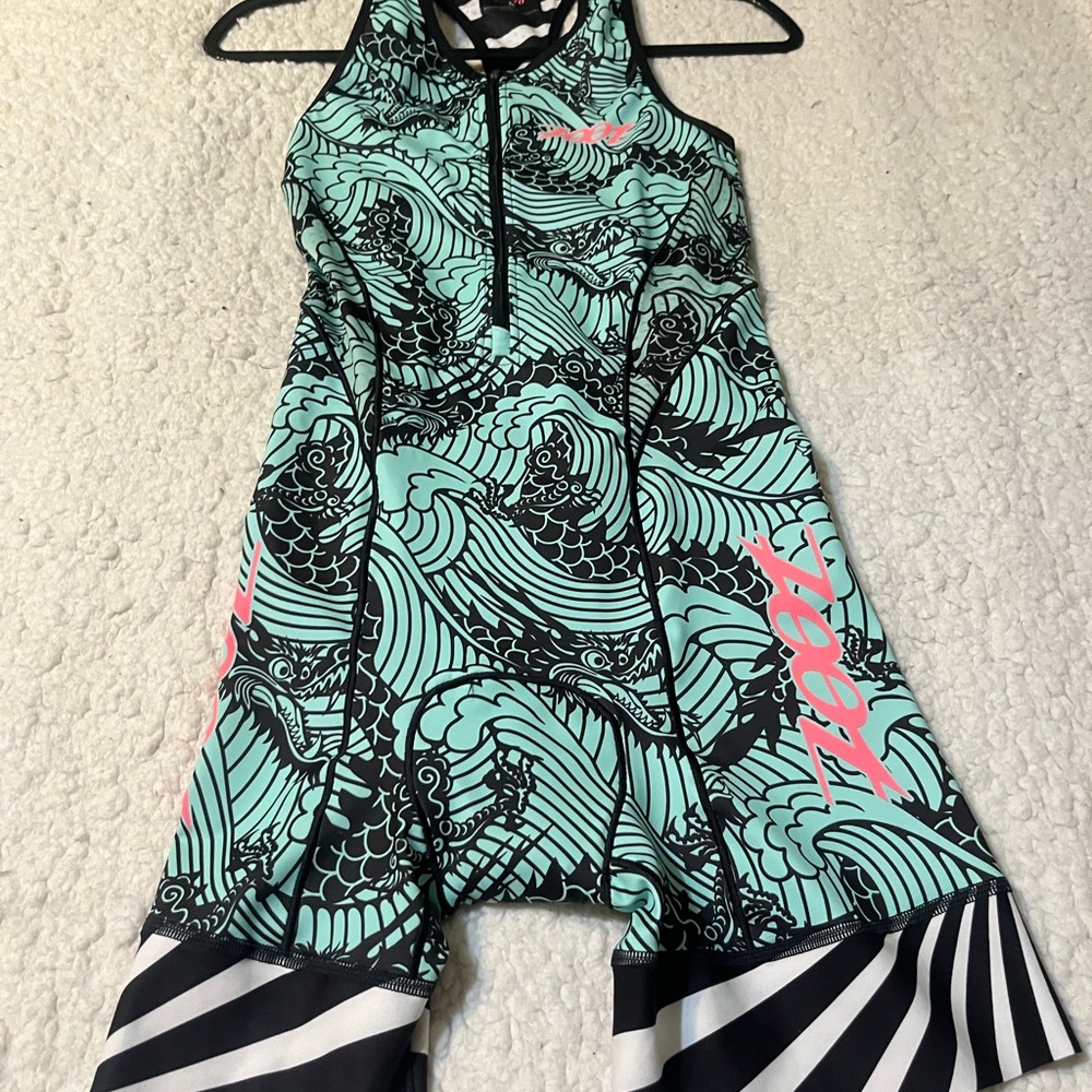 Zoot Women's Aqua and Black Wave Tri Suit size M. Great condition wore 1x.